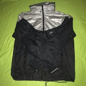 SOLD: NIKE | Reflective Windbreak w/ Foldable Hood